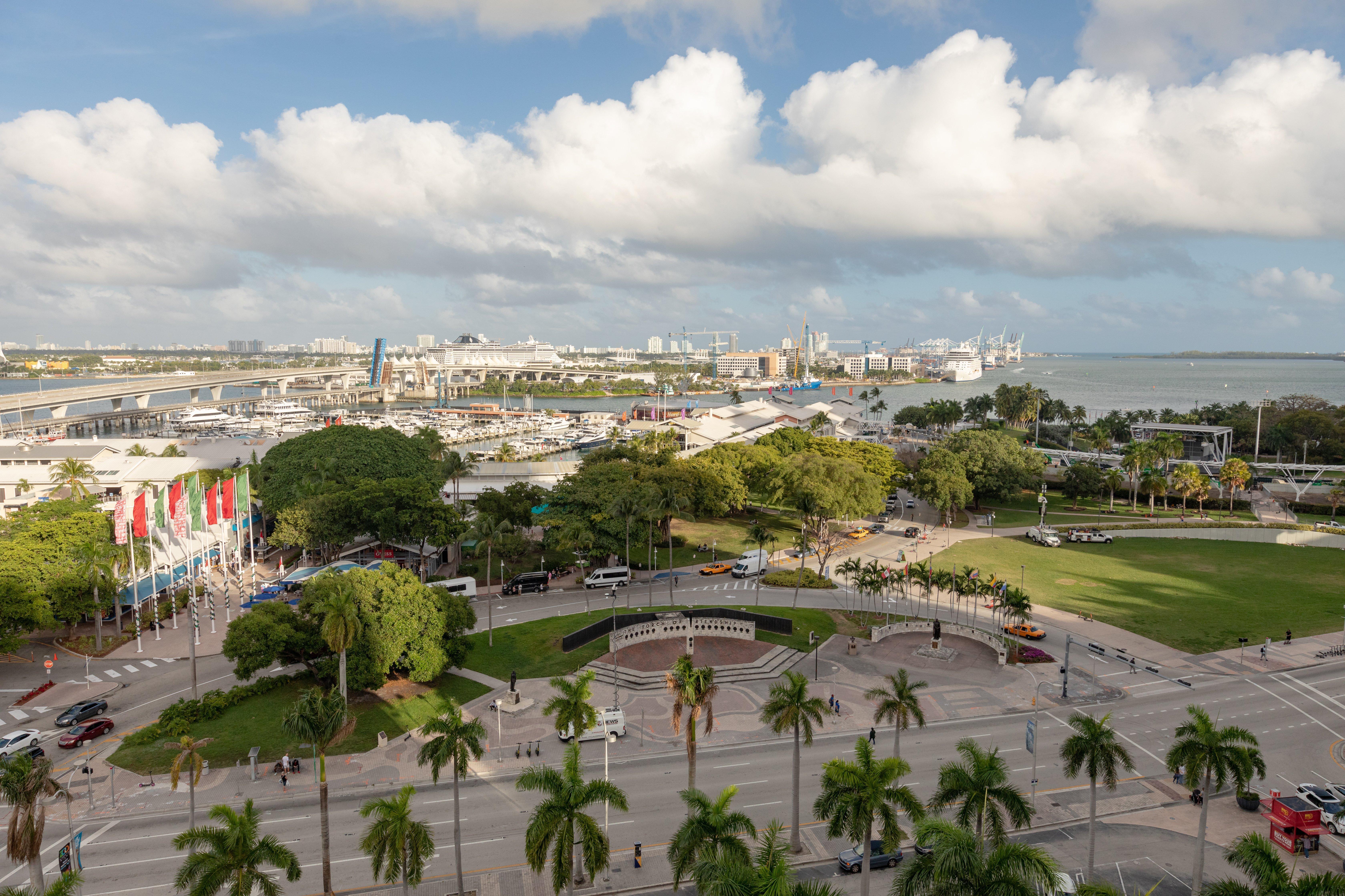 Holiday Inn Hotel Port Of Miami-Downtown, An Ihg Hotel Exterior photo